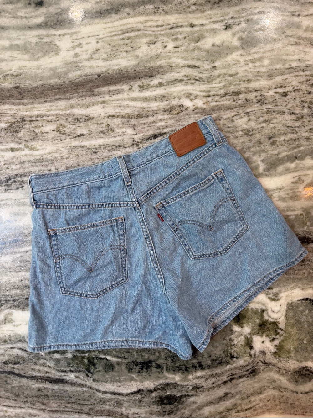 Levi's Light Blue High-Waist Denim Shorts “High Loose Shorts”
Size 31